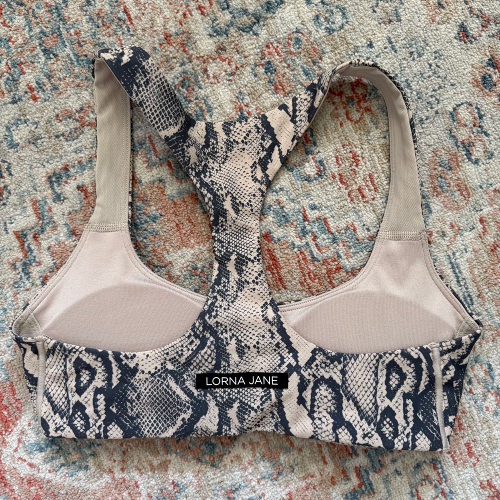 Lorna Jane Soft Serpentine Sports Bra — Size XS - Picture 5 of 5